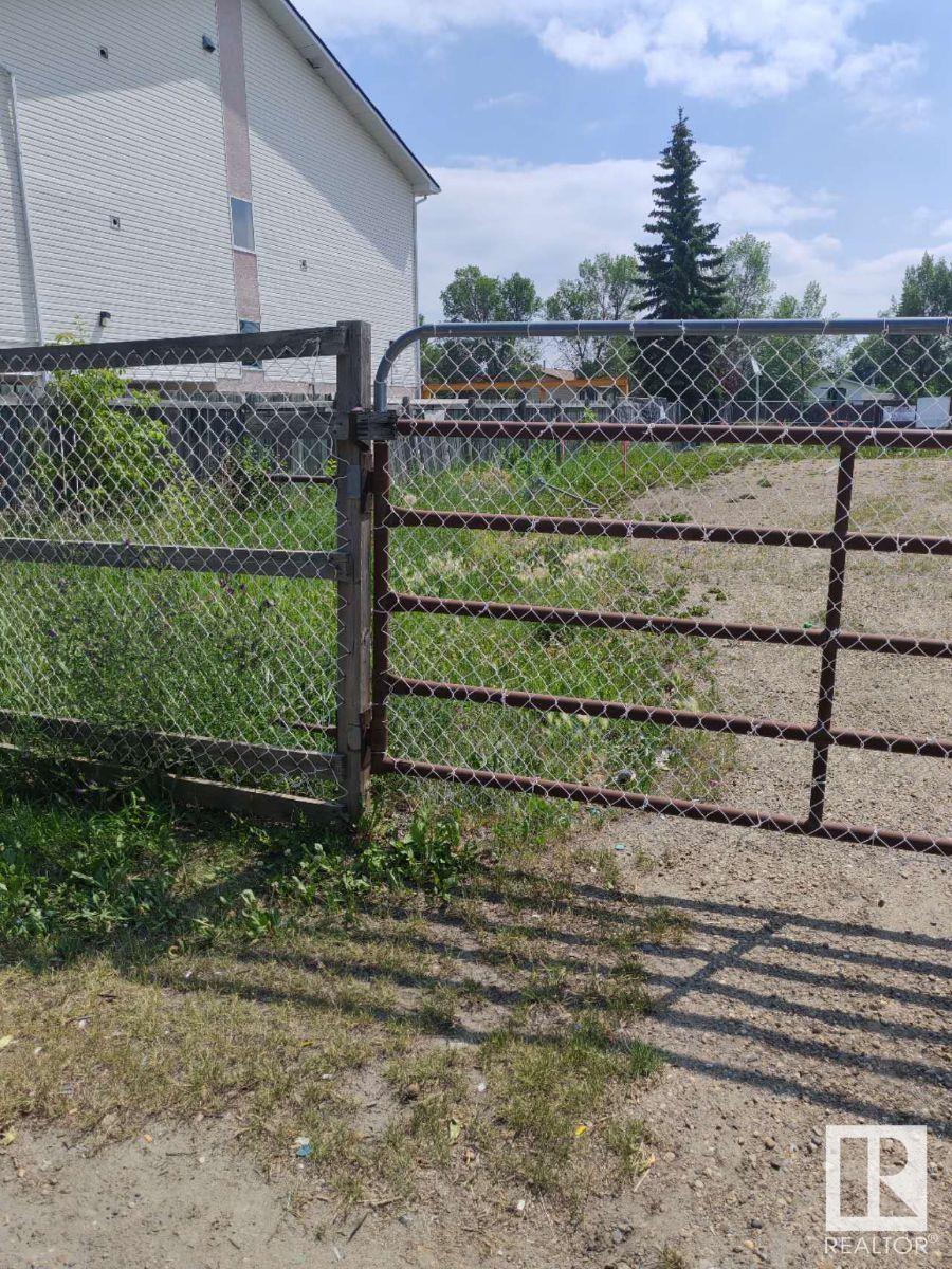 100 Av Nw Unit 15716, Edmonton, AB T5P 0L1