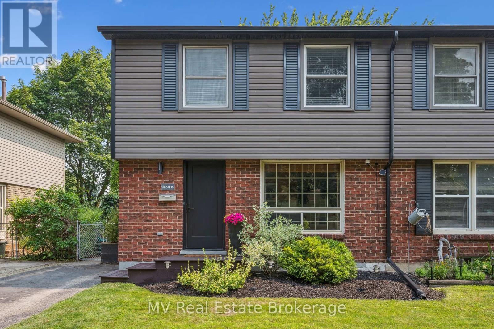 434 Dunvegan Dr #b, Waterloo, ON N2K 2C7