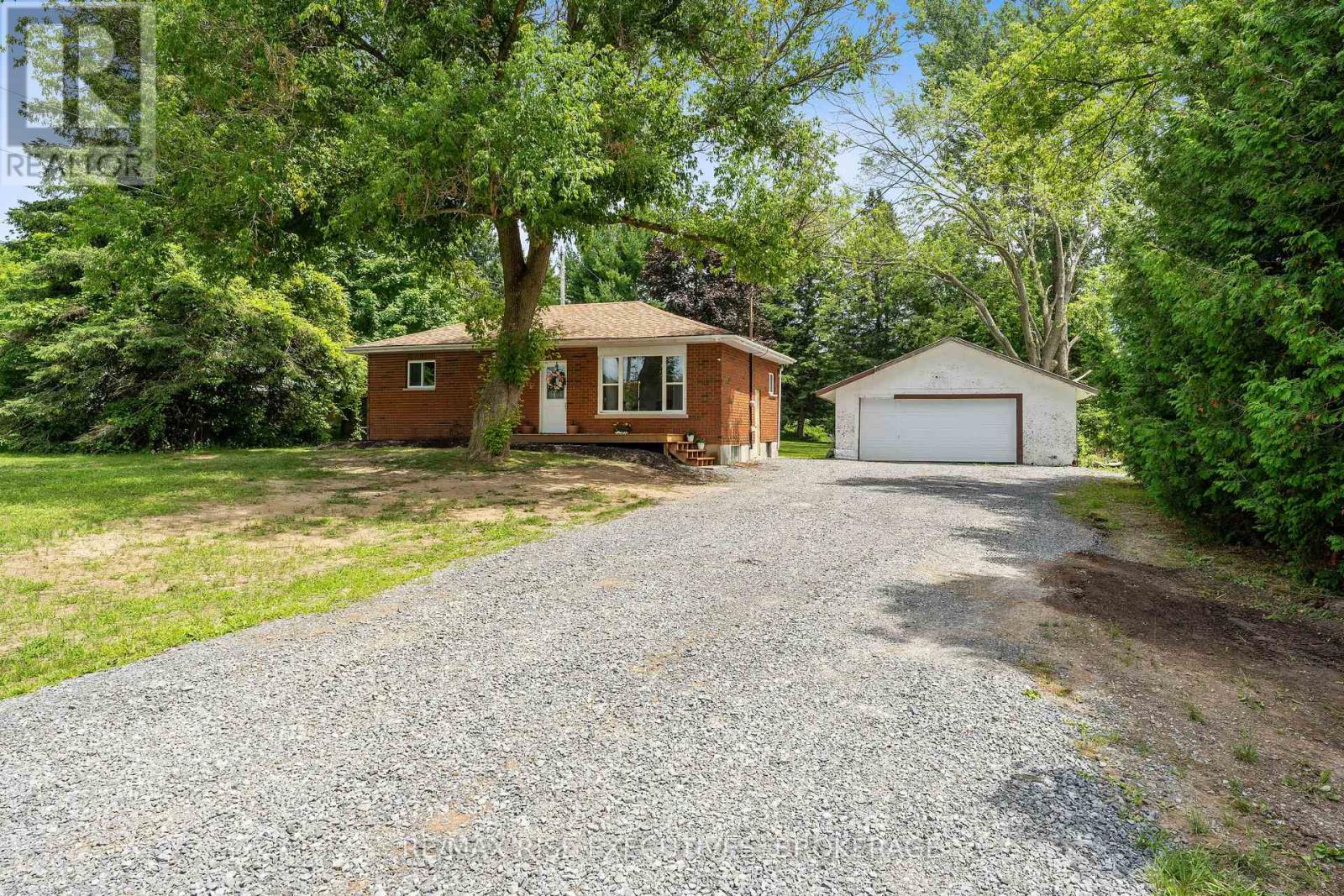 5212 Wilmer Rd, South Frontenac, ON K0H 2L0