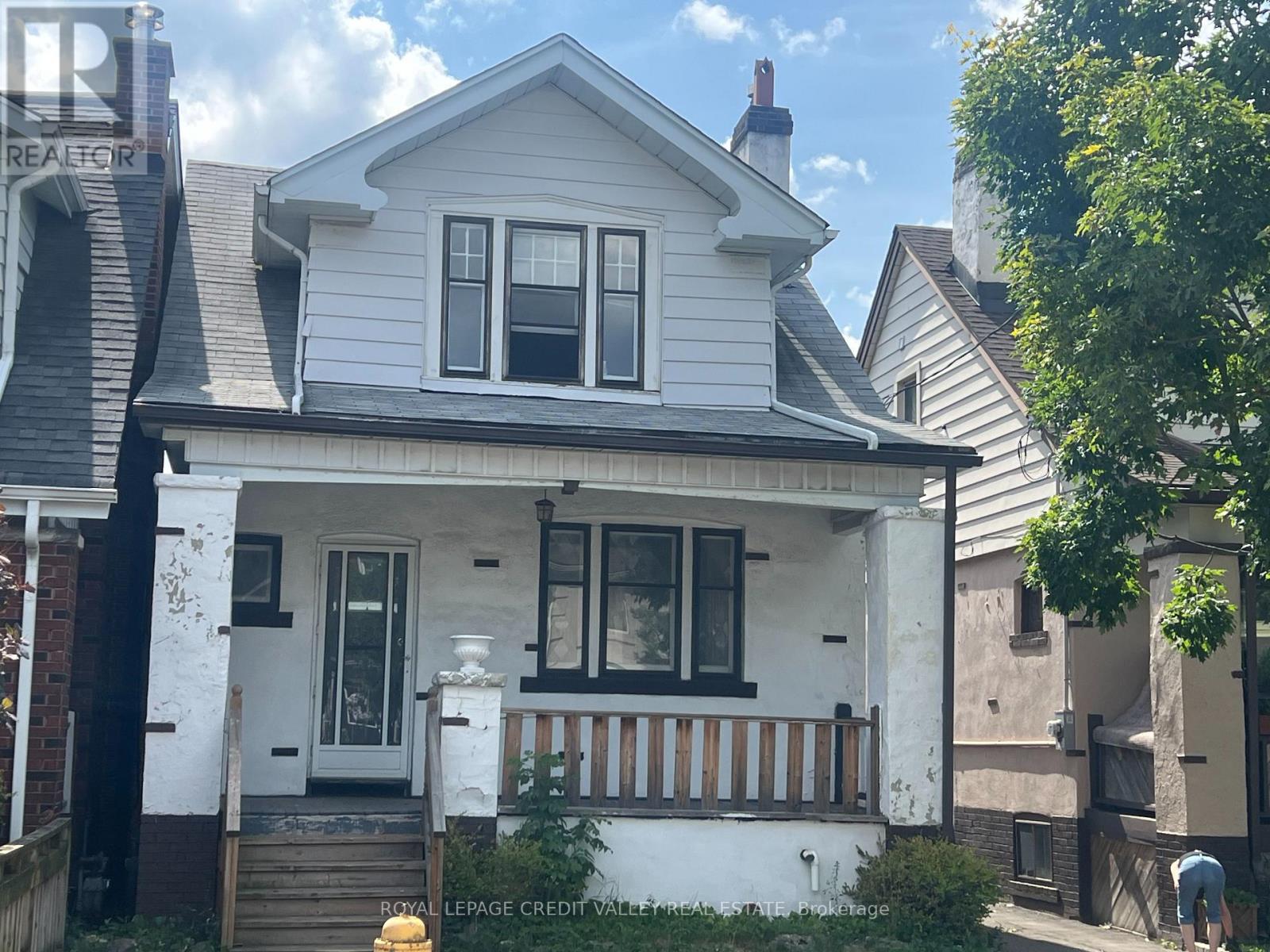 12 Stanhope Ave, Toronto, ON M4K 3N5