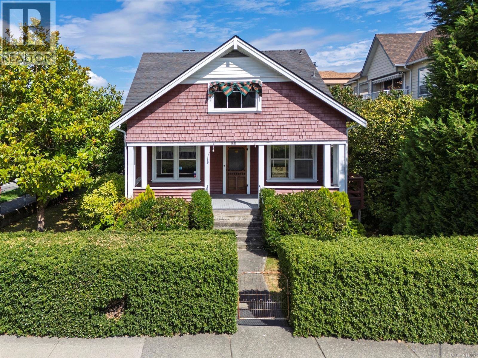 221 Coronation Ave, Duncan, BC V9L 2T1