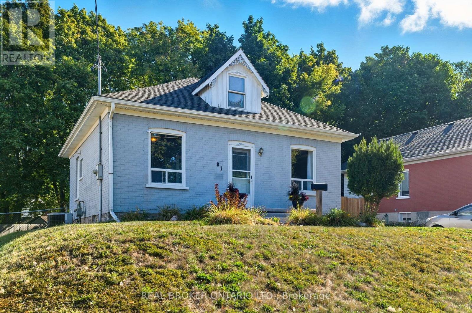 81 Beech Ave, Cambridge, ON N3C 1X6