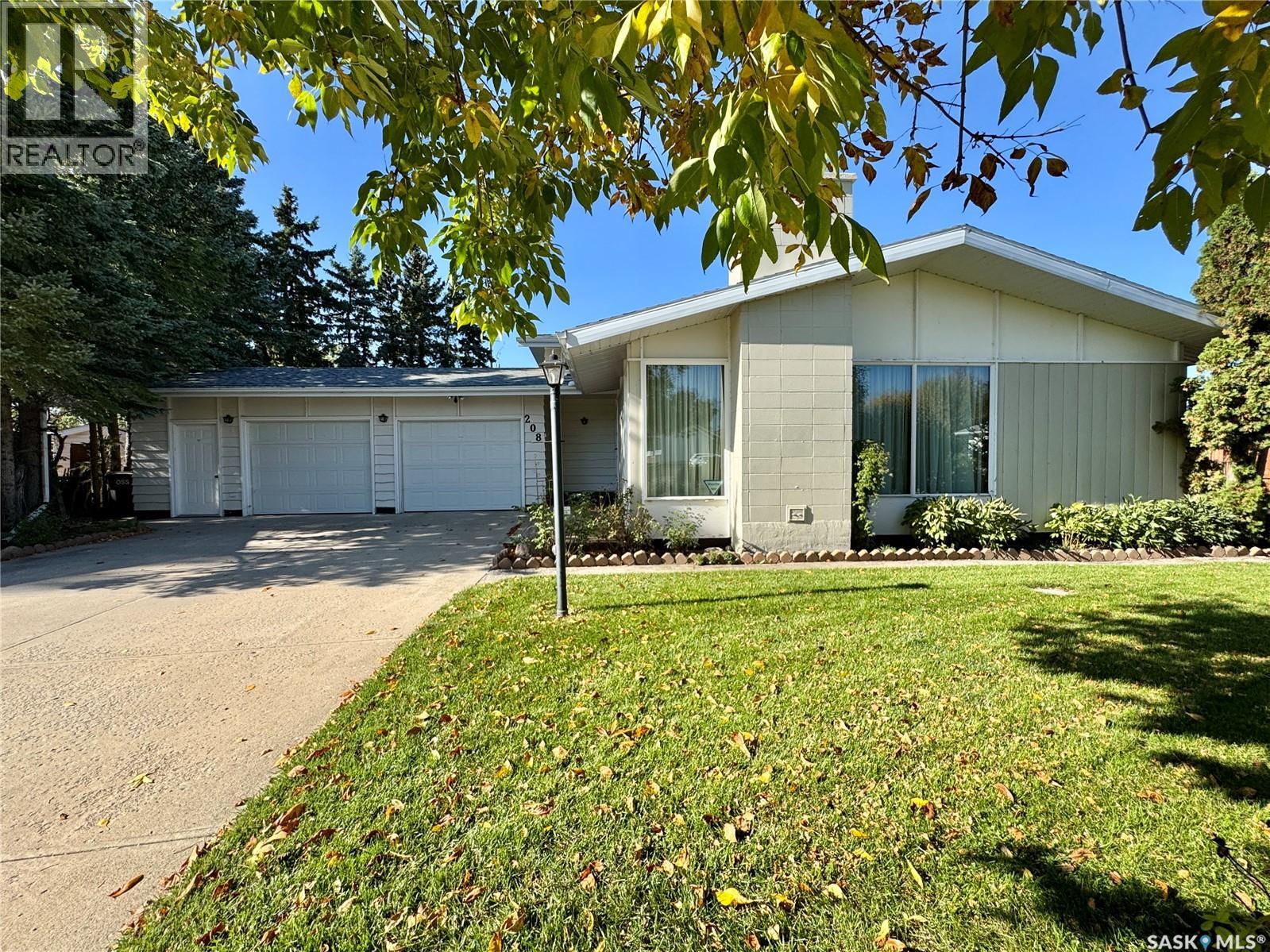 208 Hillside Bay, Langenburg, SK S0A 2A0