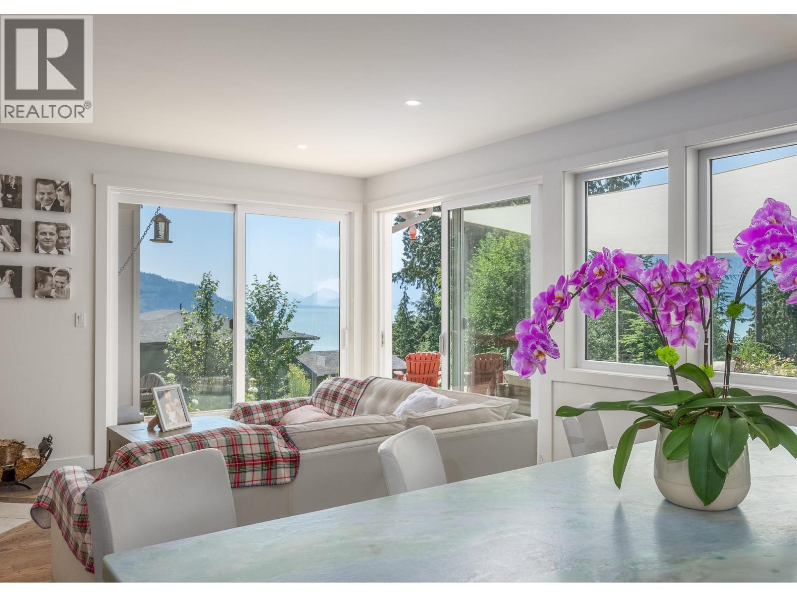 679 Copper Dr, Britannia Beach, BC V0N 1J0