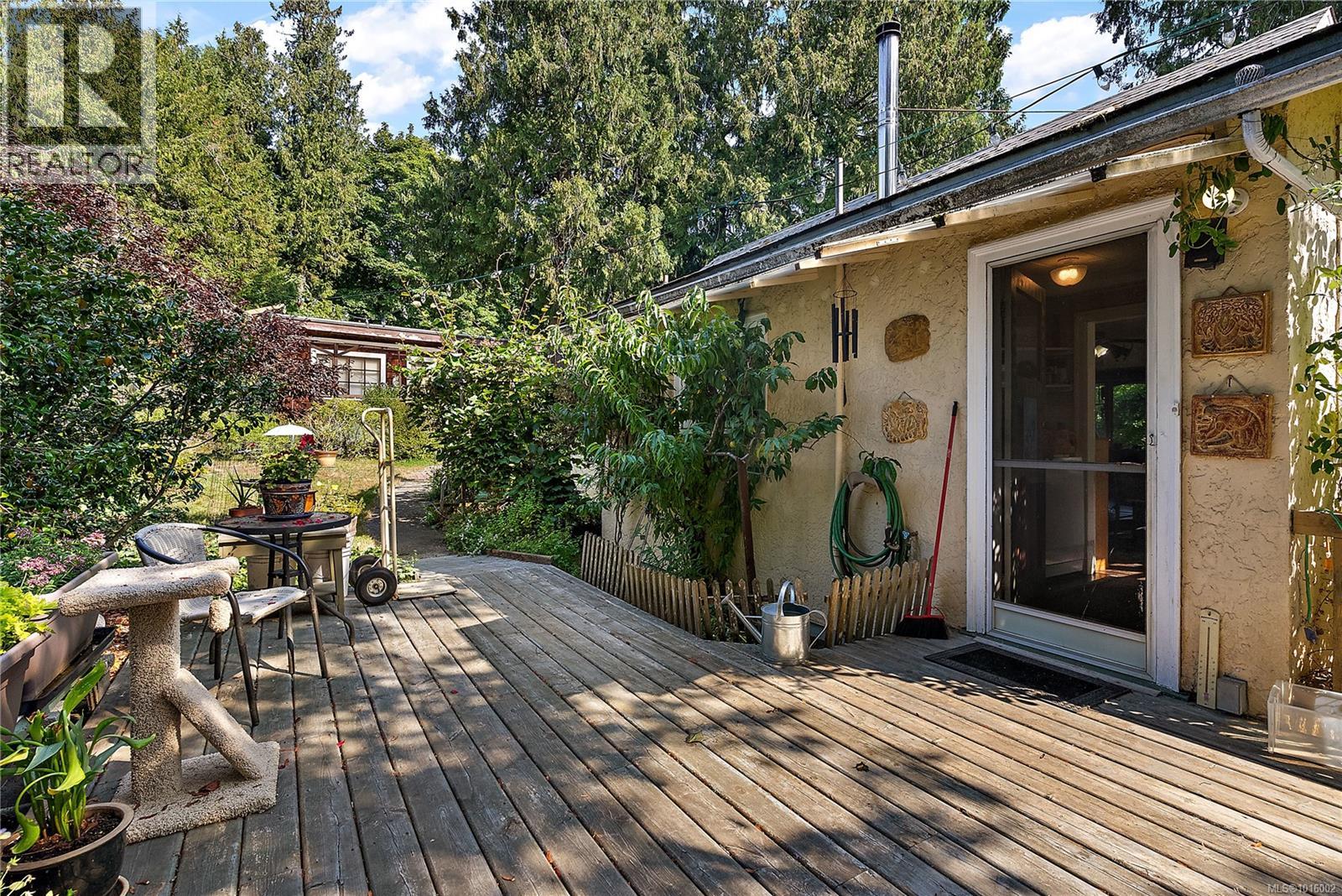1720 Swartz Bay Rd, North Saanich, BC V8L 5R2