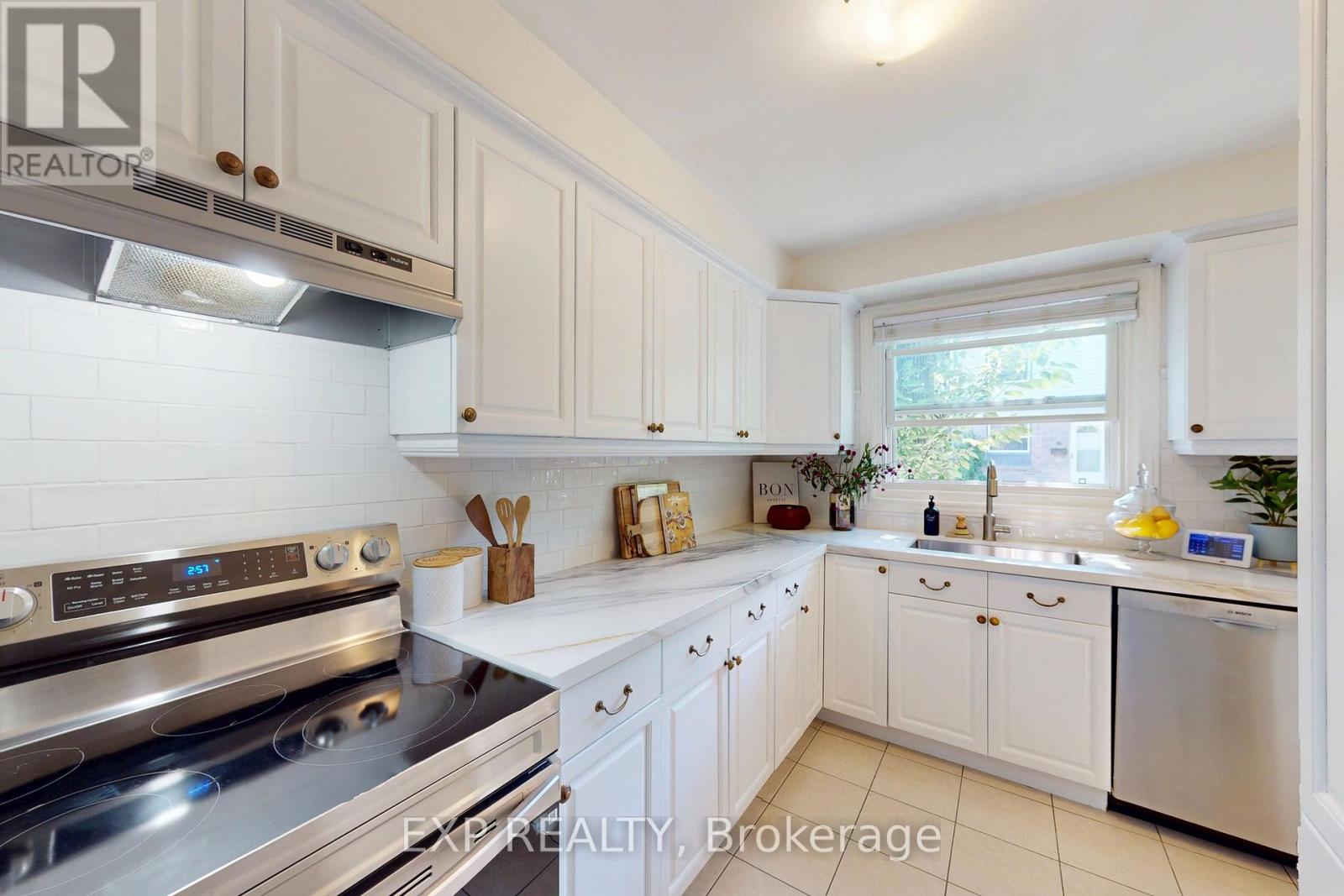 28 6699 Falconer Dr, Mississauga, ON L5N 2E3