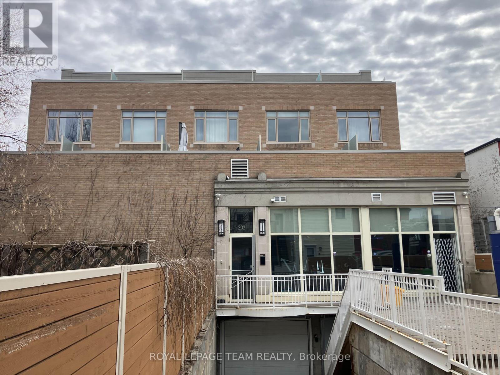 26 202 St Patrick St, Ottawa, ON K1N 5K3
