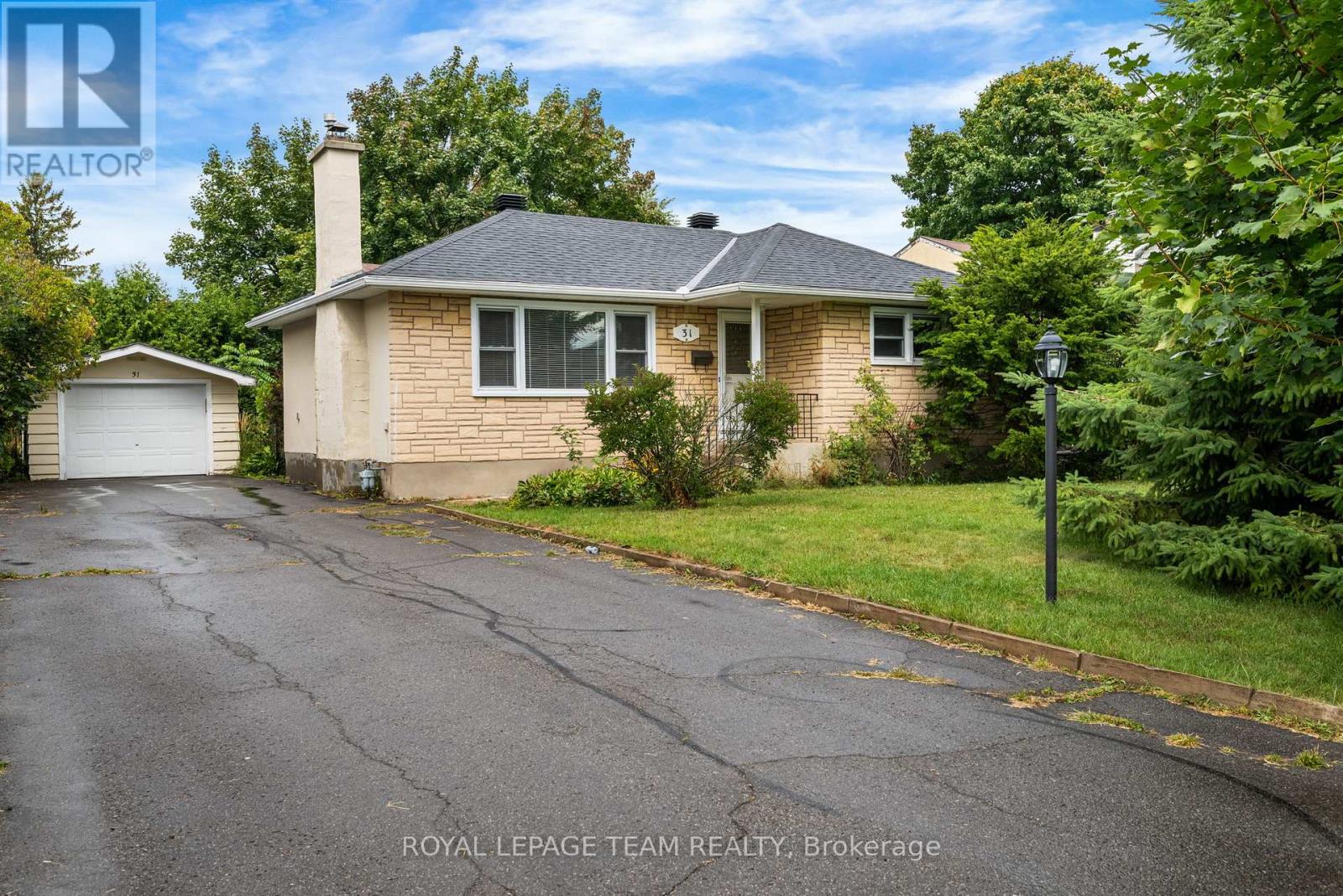 31 Savuto Way St, Ottawa, ON K2G 2S9