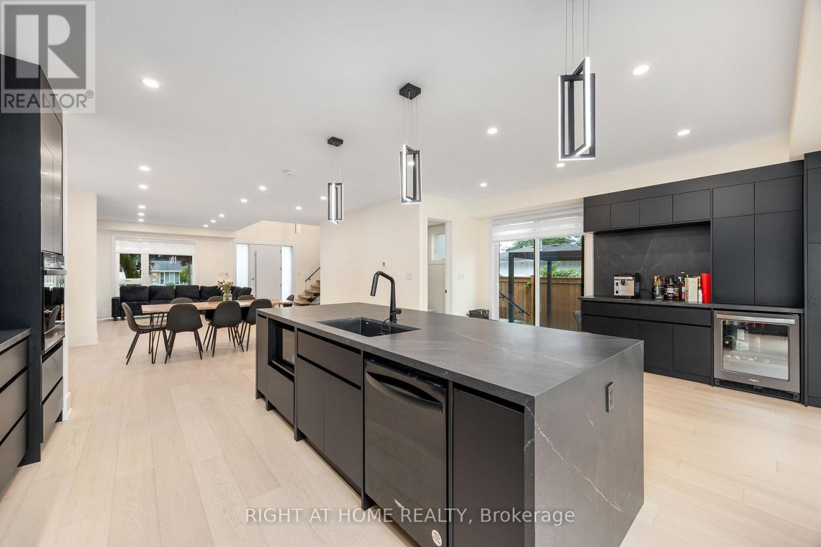 584 Walkers Line, Burlington, ON L7N 2E5