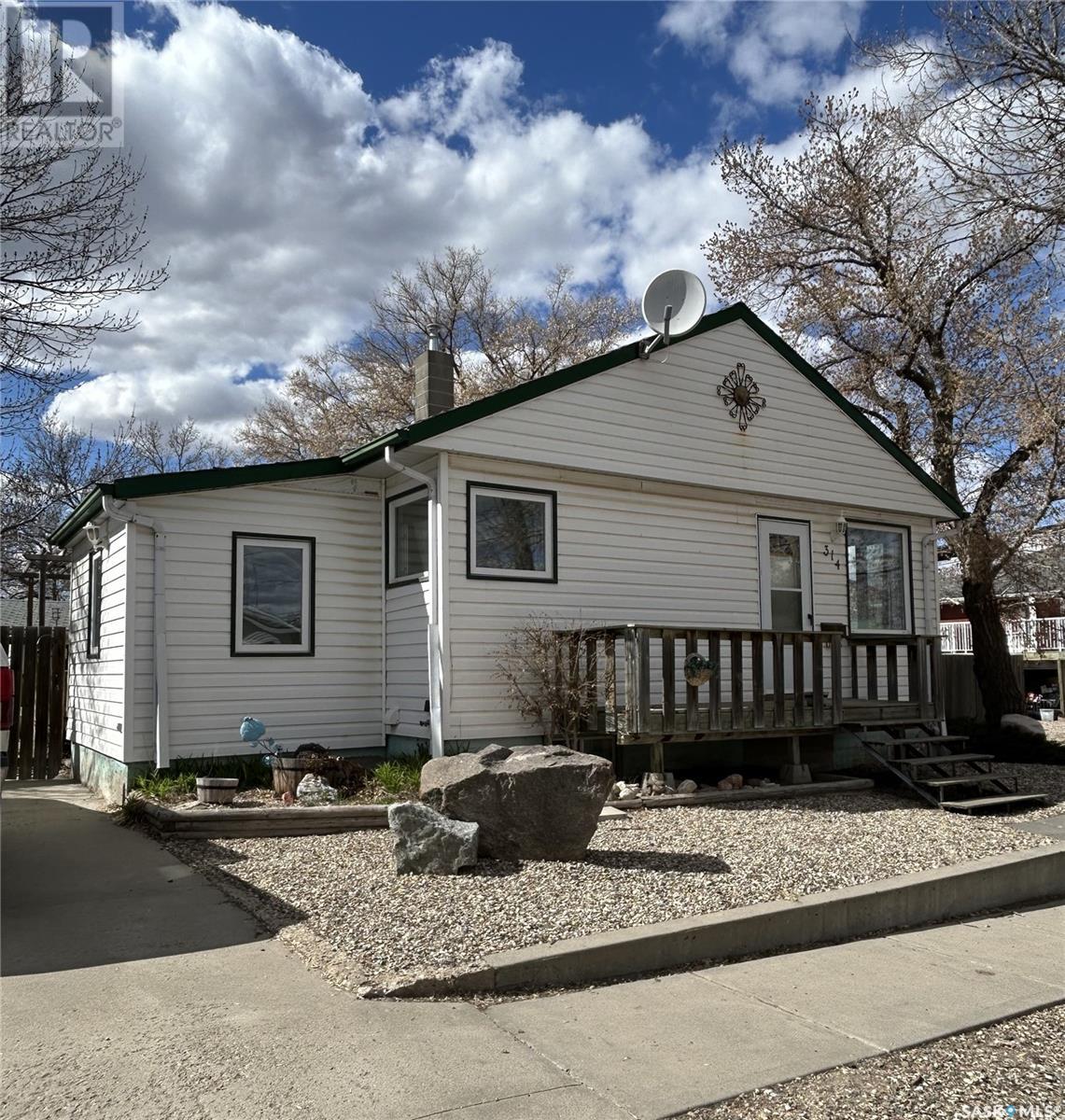 314 14 Avenue, Estevan, SK S4A 1E9