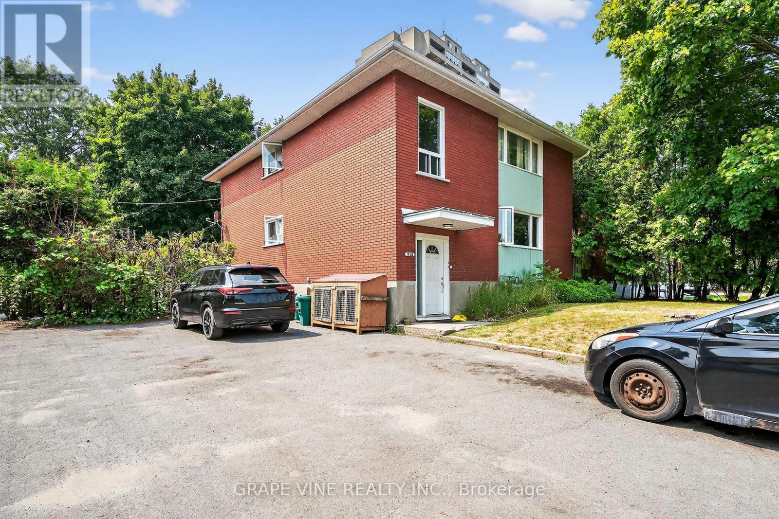 1098 Clyde Ave, Ottawa, ON K2C 1Y2