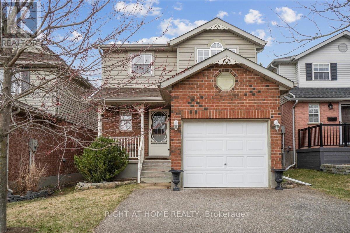 15 Alderson Dr, Cambridge, ON N3C 4C6