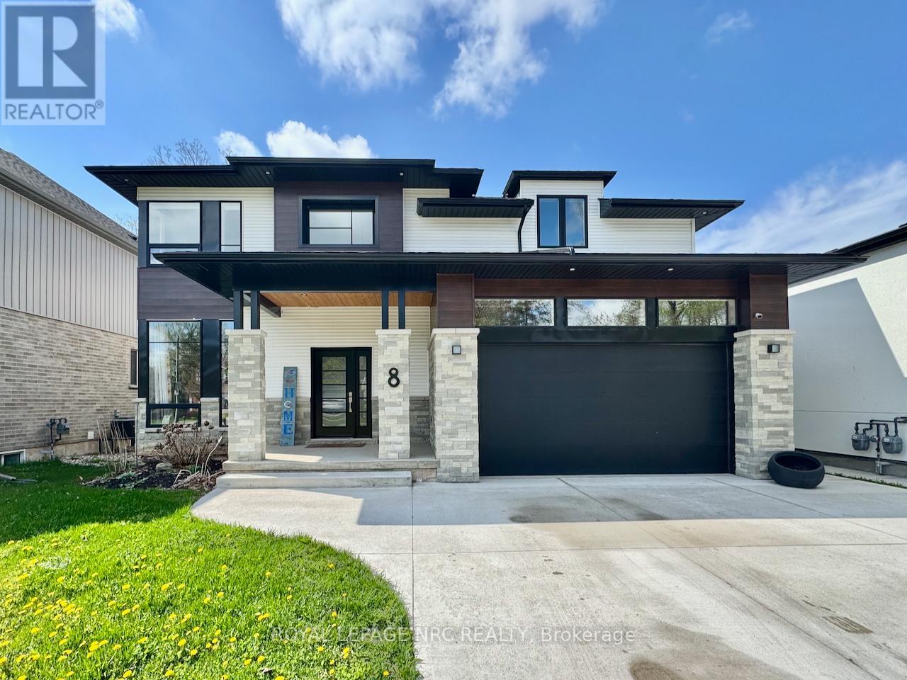 8 Hilda St, Welland, ON L3C 0H3
