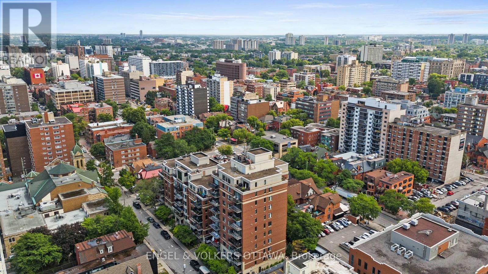 703 374 Cooper St, Ottawa, ON K2P 2P4