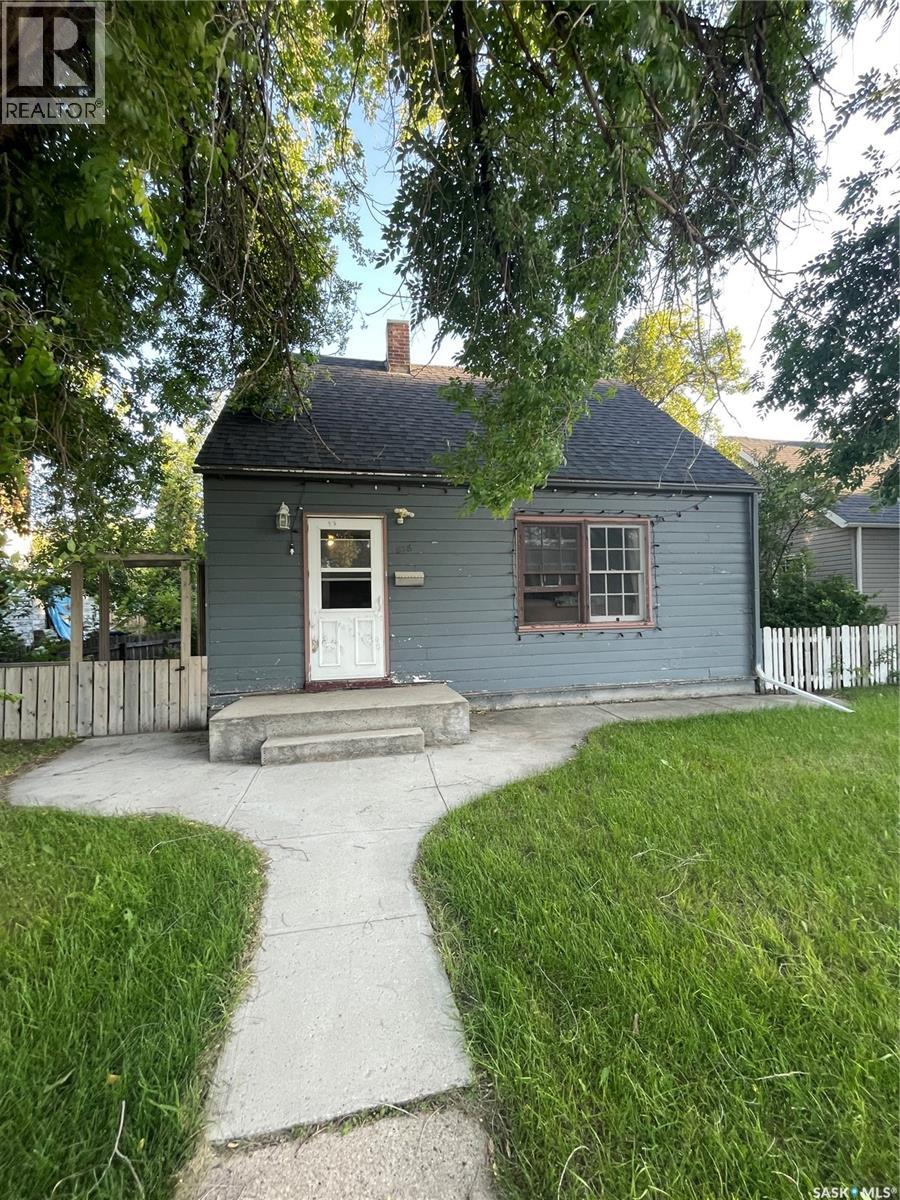 828 8 Street East, Saskatoon, SK S7H 0R6