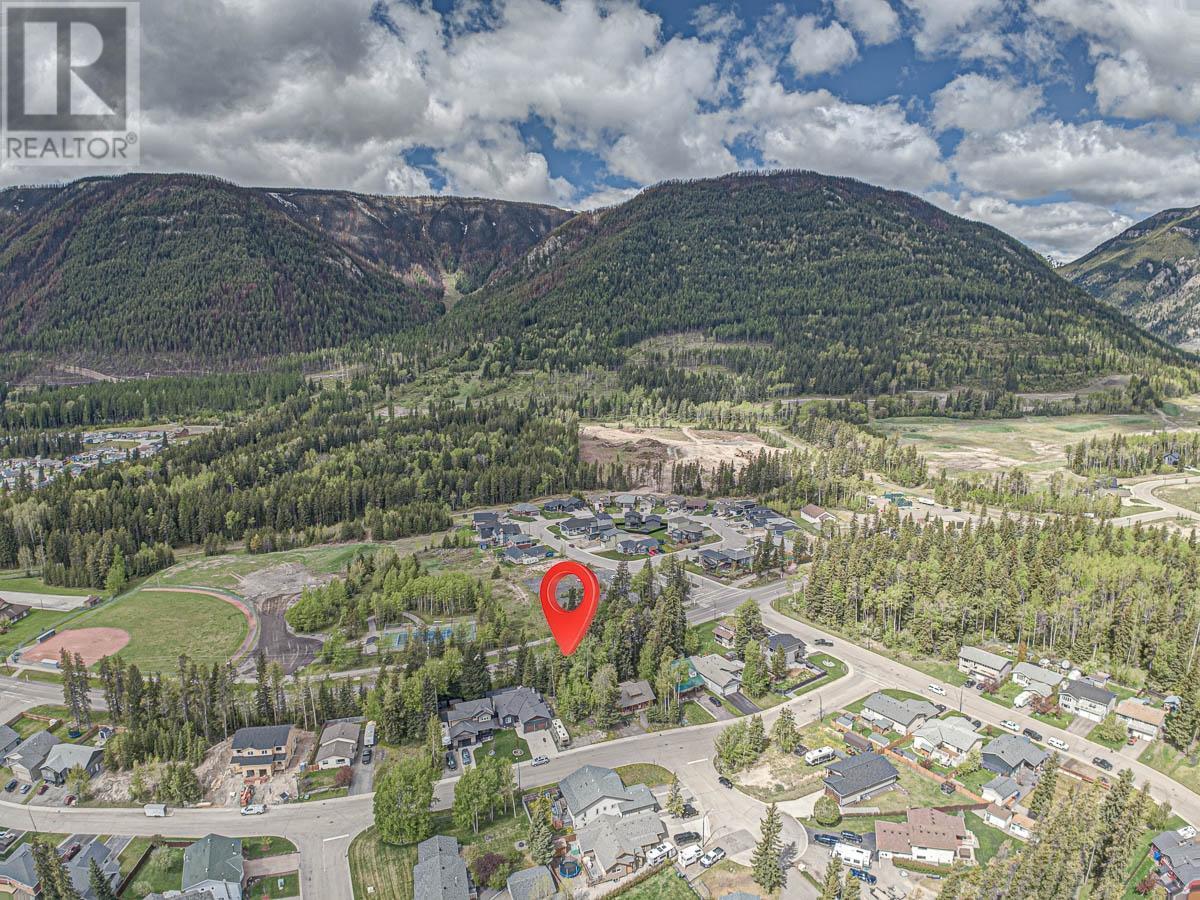 1323 Wildwood Dr, Sparwood, BC V0B 2G2