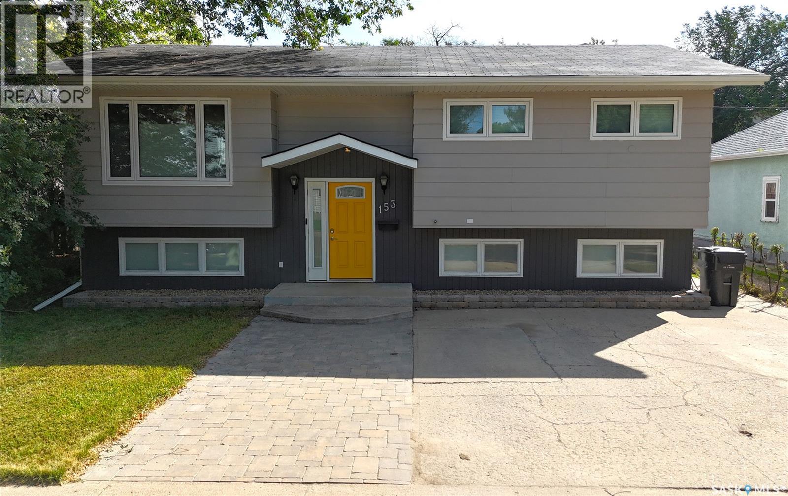 153 5 Avenue Northeast, Swift Current, SK S9H 2L1