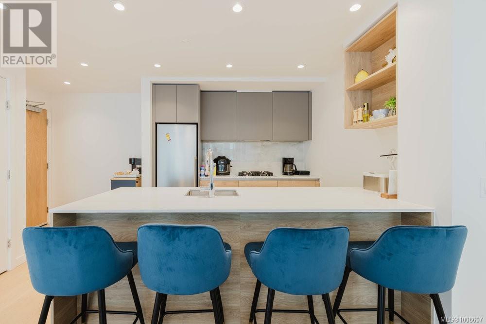 363 Tyee Rd Unit 401 Rd, Victoria, BC V9A 0B5