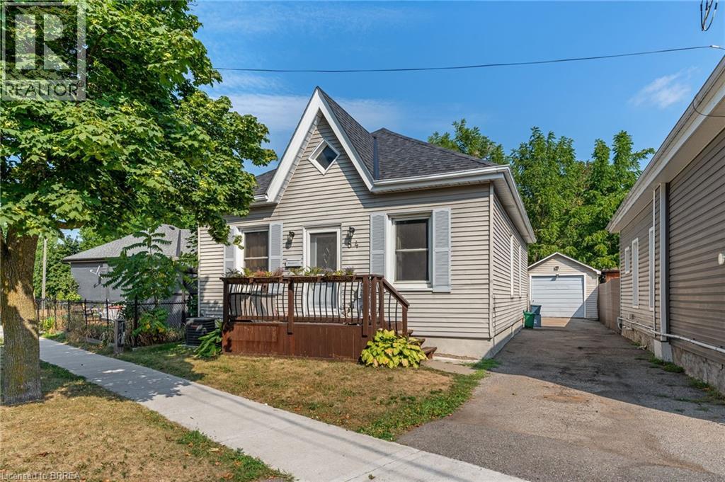84 Brighton Ave, Brantford, ON N3S 1W2