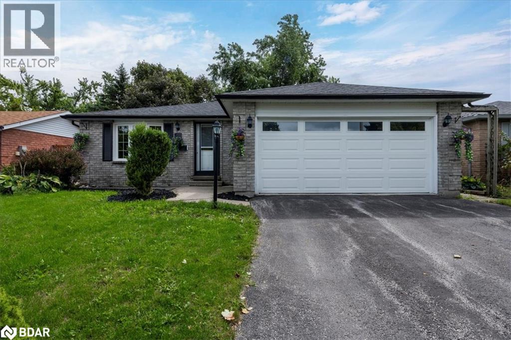 57 Gloria St, Barrie, ON L4N 5W5