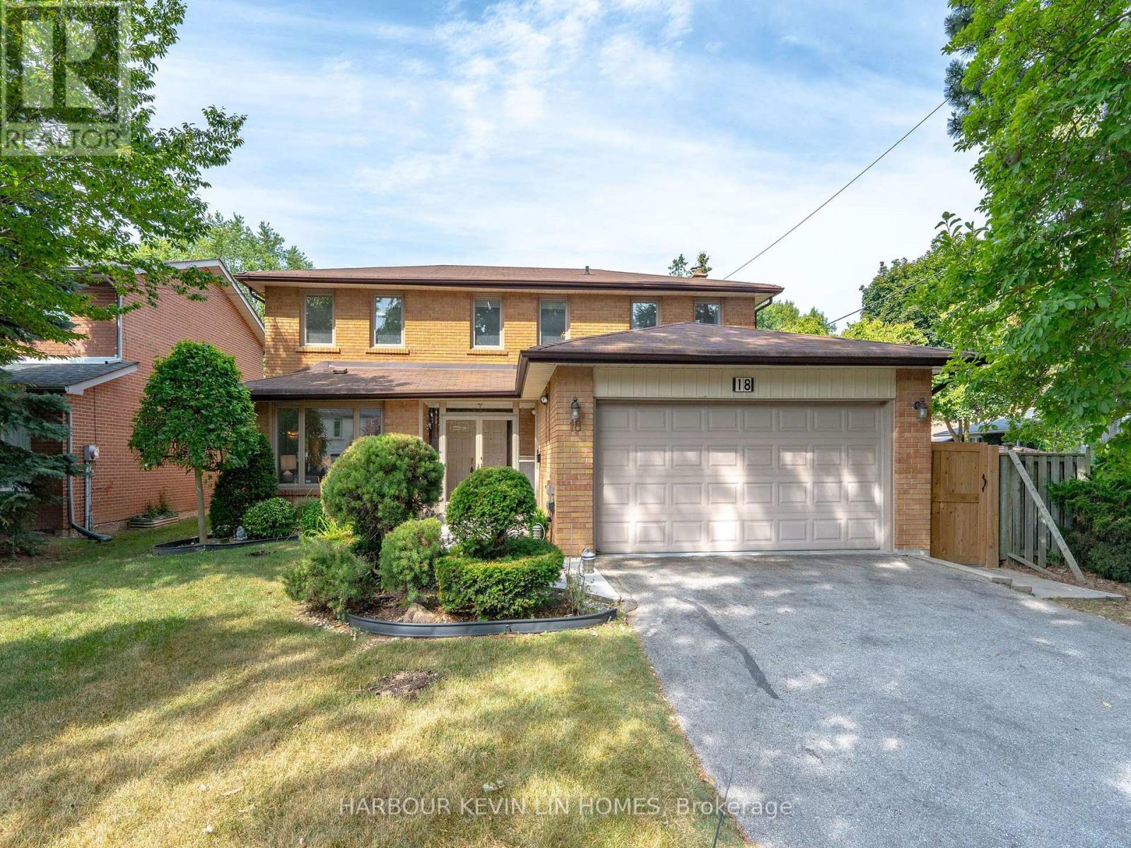 18 Whitman St, Toronto Newtonbrook East, ON M2M 3H8