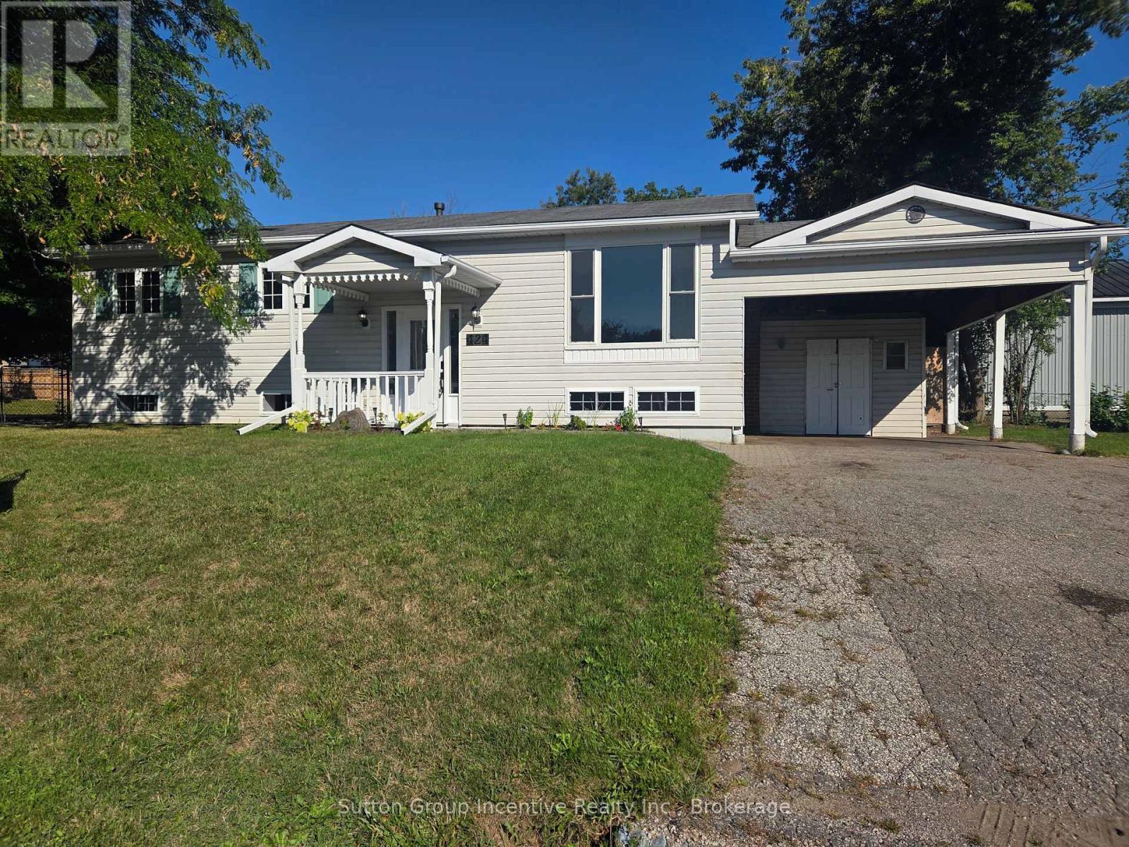 424 Raymond Ave, Orillia, ON L3V 6X4