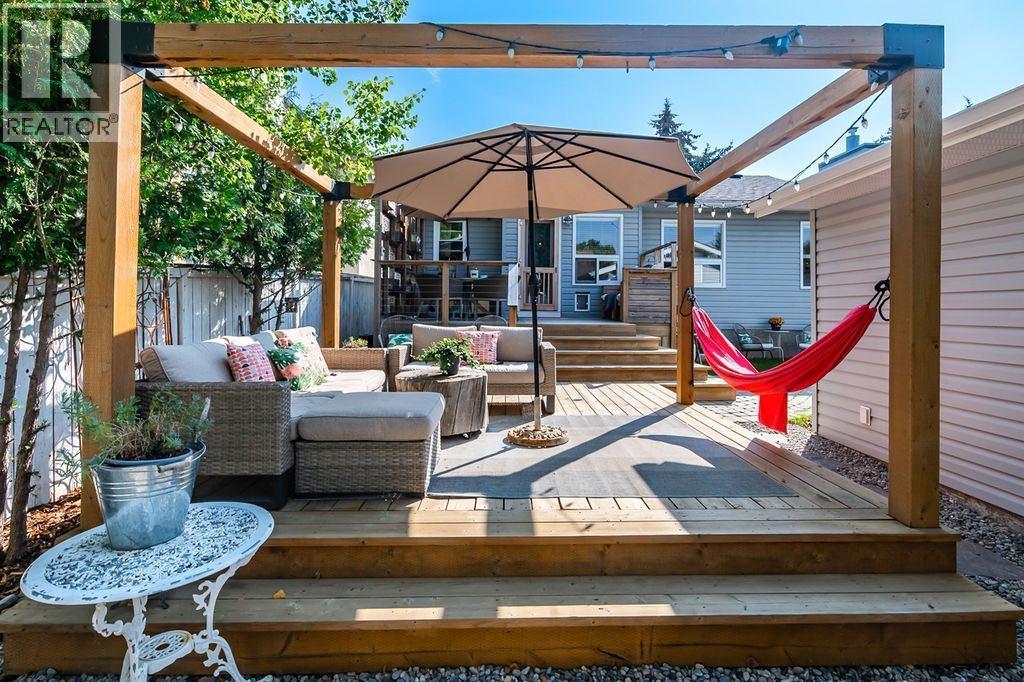 14 Cimarron Way, Okotoks, AB T1S 1M7