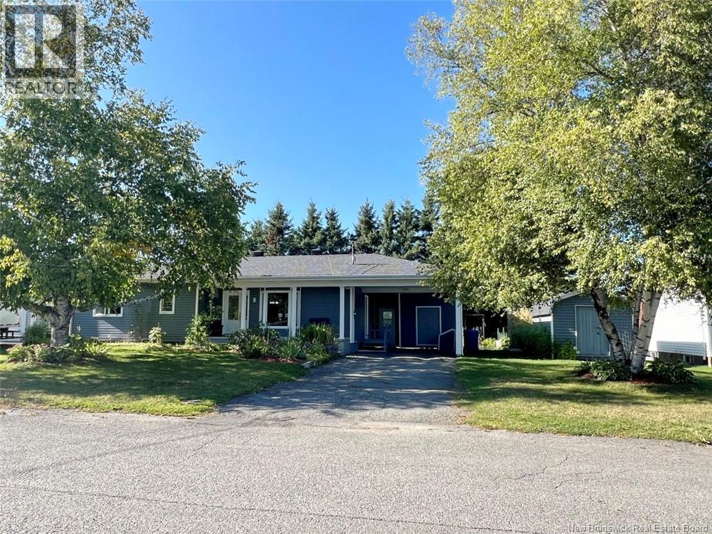 8 Lonard St, Saint-jacques, NB E7B 1K7