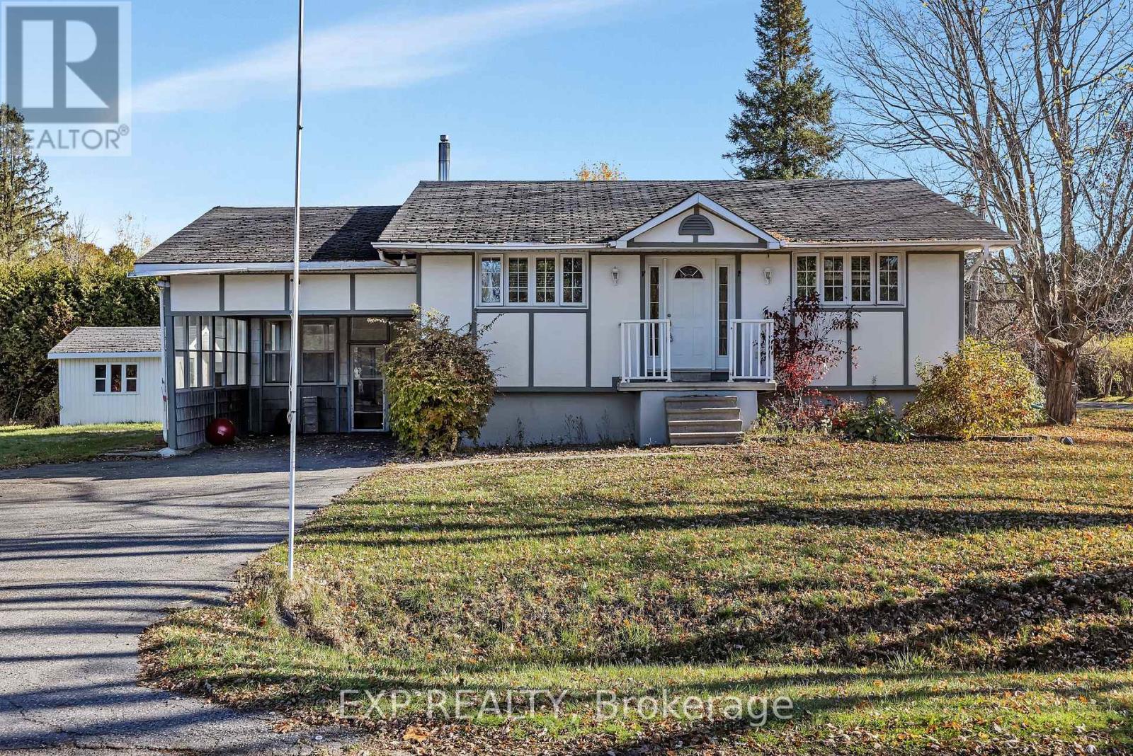 3297 Wayne St, Ottawa, ON K0A 2W0