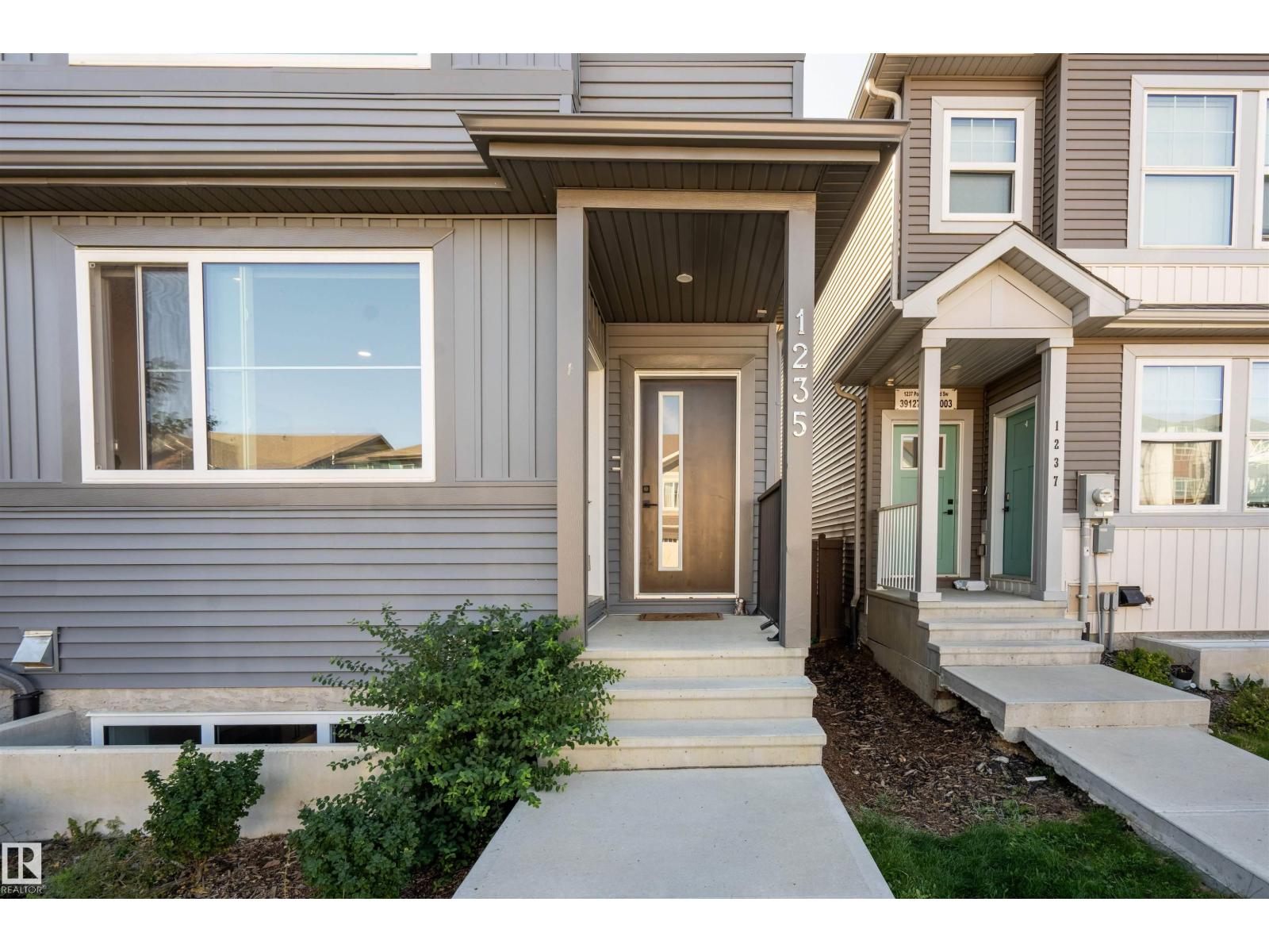1235 Podersky Wd SW, Edmonton, AB T6W 4W3