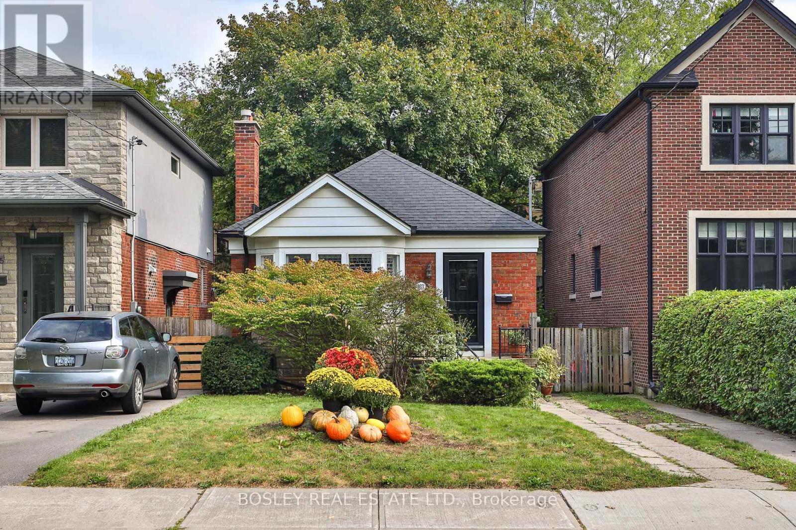 333 Sutherland Dr, Toronto, ON M4G 1J7