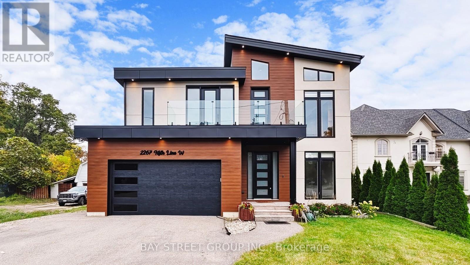 2267 Fifth Line W, Mississauga, ON L5K 1V7