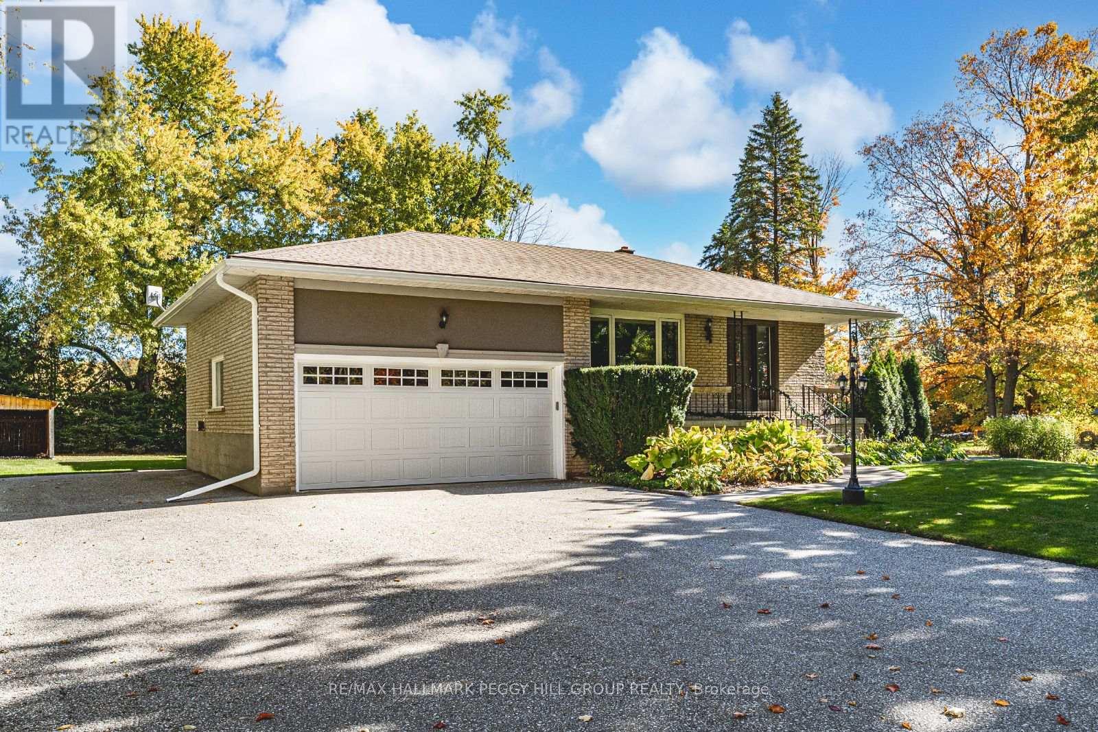 5853 Yonge St, Innisfil, ON L0L 1K0