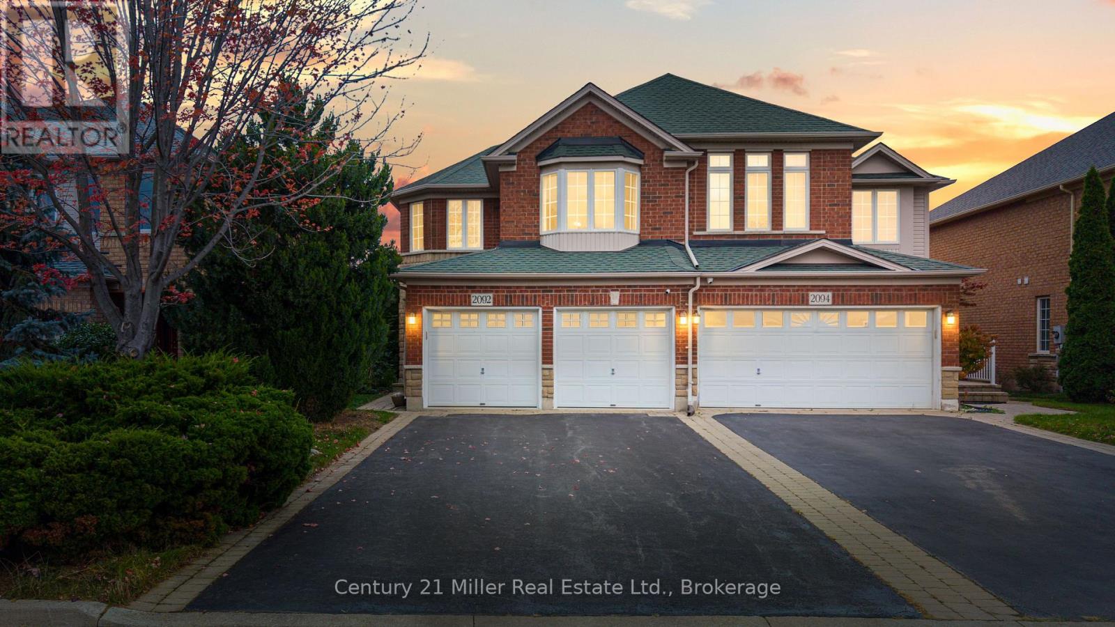 2092 Redstone Cres, Oakville, ON L6M 5B1