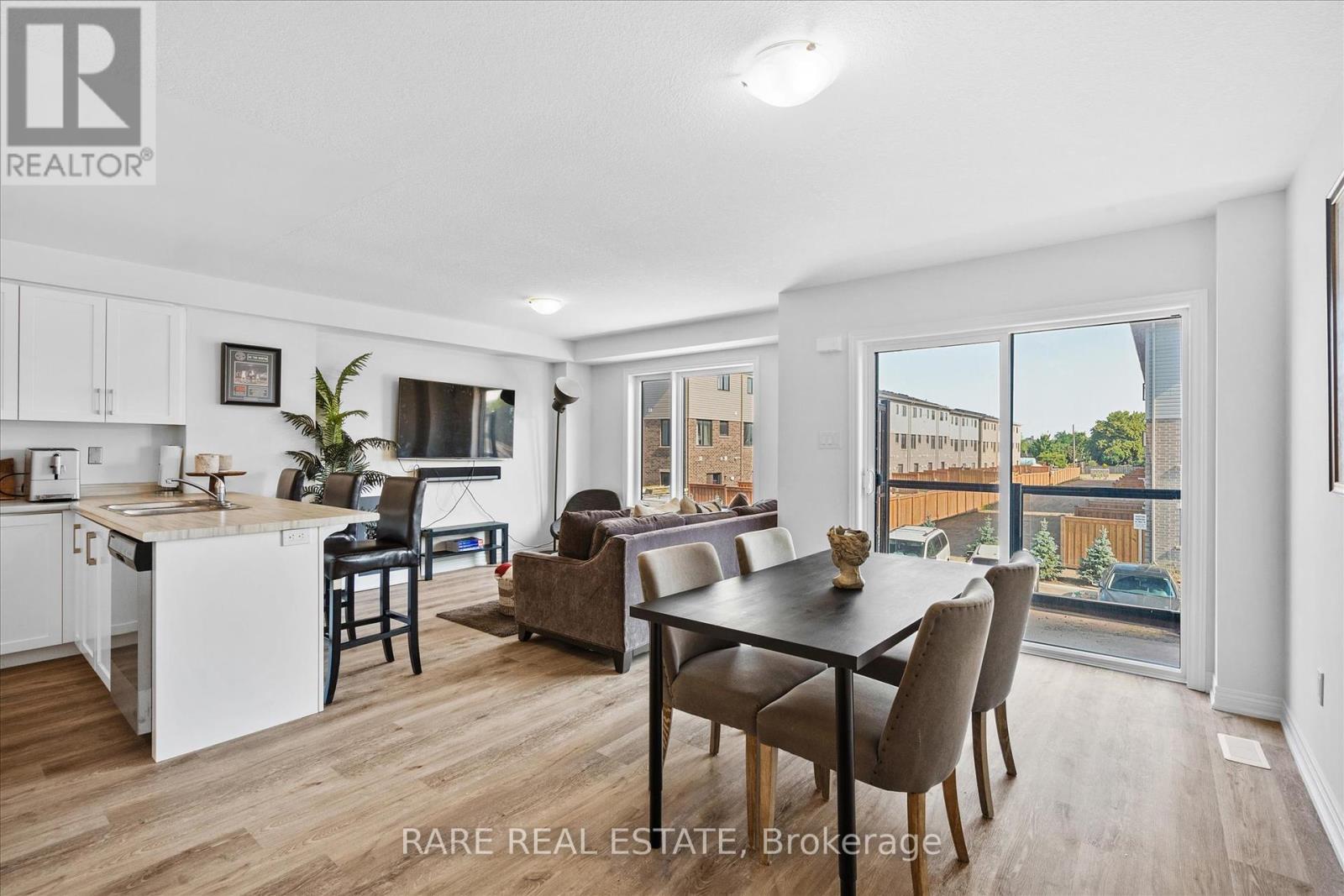 112 Dryden Ln, Hamilton, ON L8H 1L9