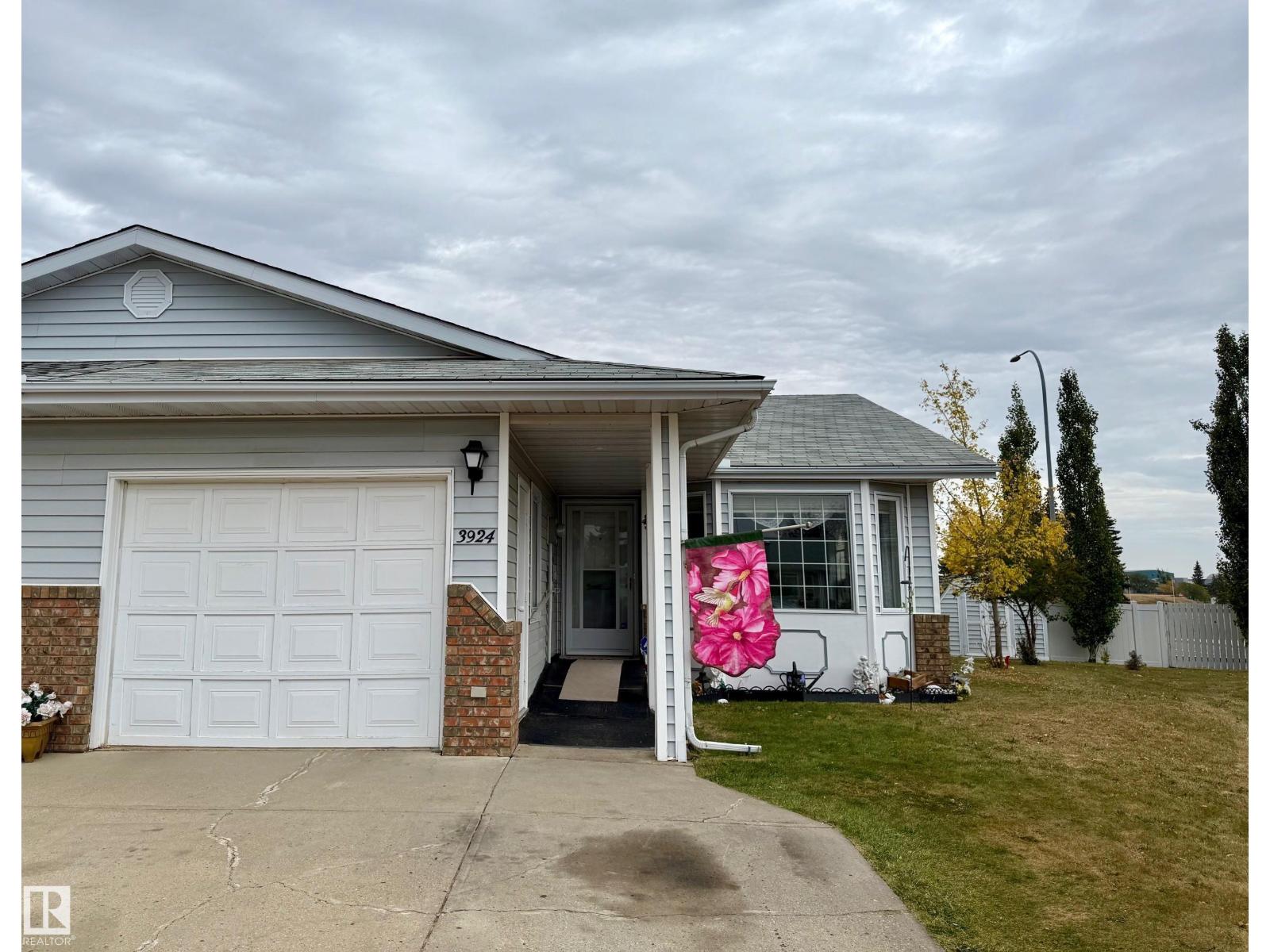 56 Street Cl Unit 3924 #a, Camrose, AB T4V 4L1