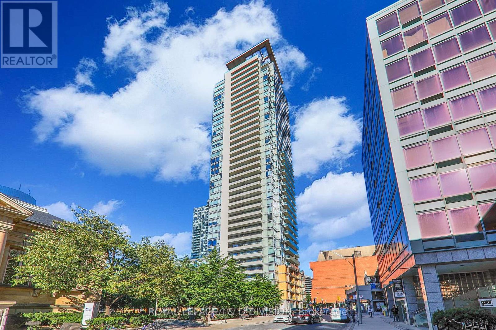 2202 18 Yorkville Ave, Toronto, ON M4W 3Y8