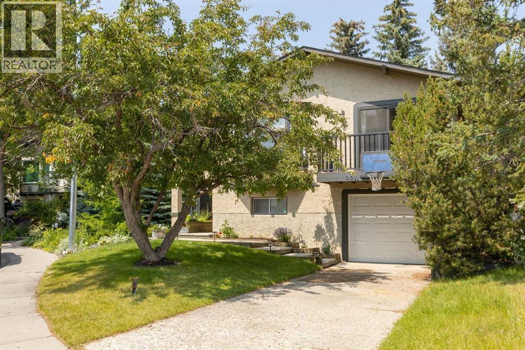 224 Sandstone Pl NW, Calgary, AB T3K 2X6