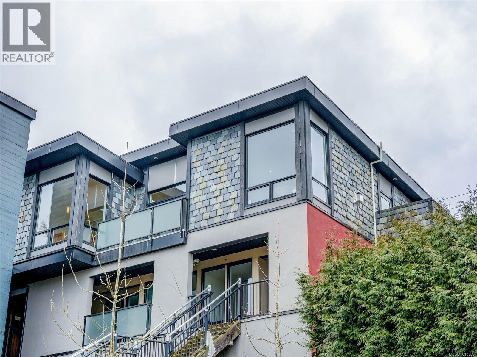 6981 E Saanich Rd Unit 302 Rd, Central Saanich, BC V8Z 5Z2