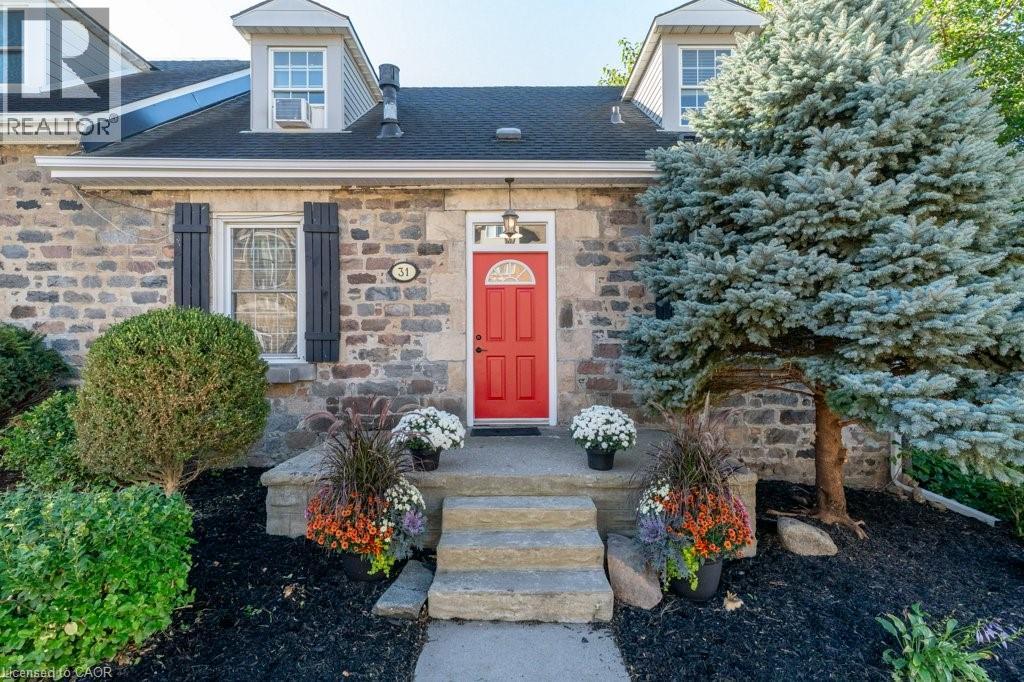 31 Bruce St, Cambridge, ON N1R 2E1
