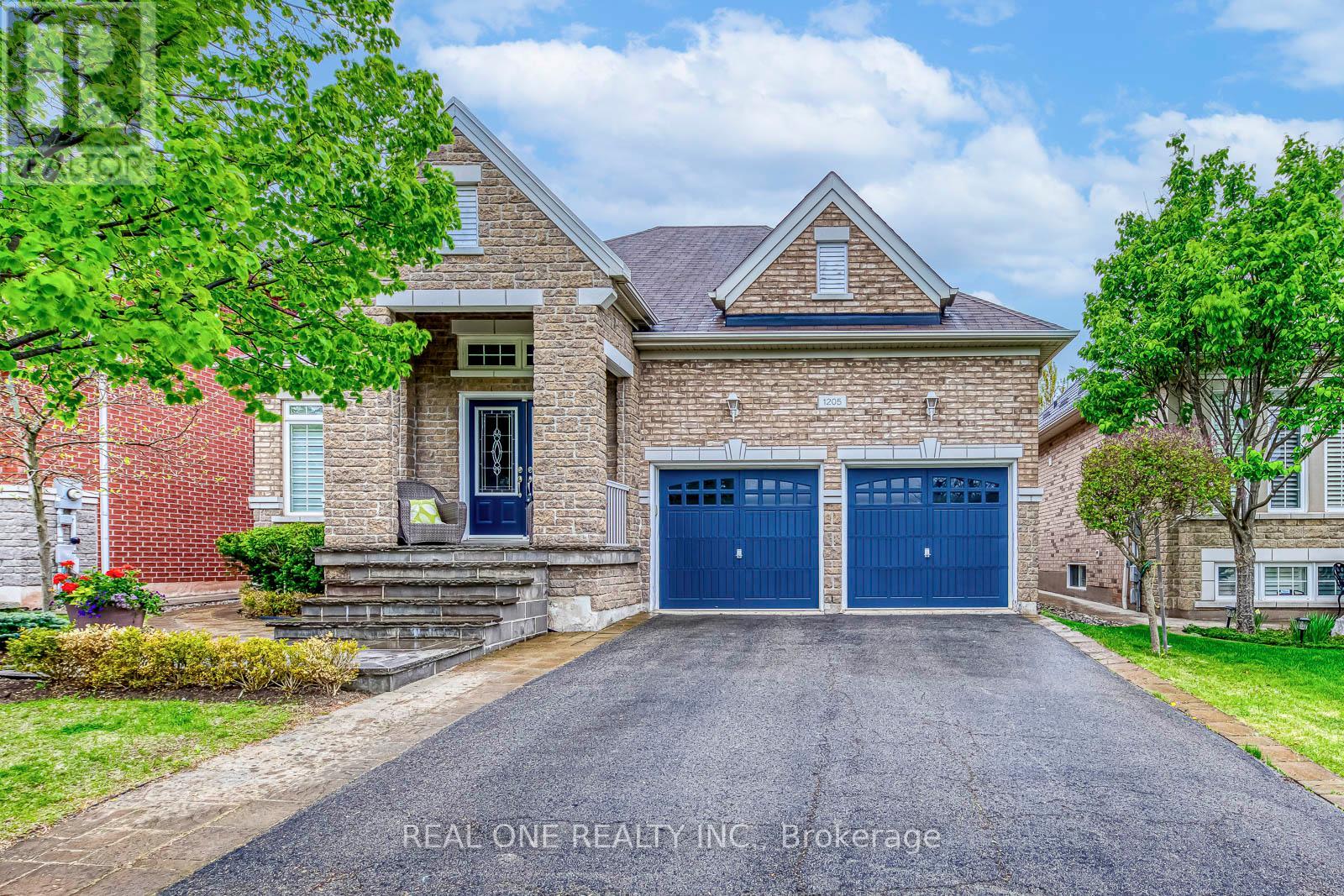 1205 Kestell Blvd, Oakville, ON L6H 0A9