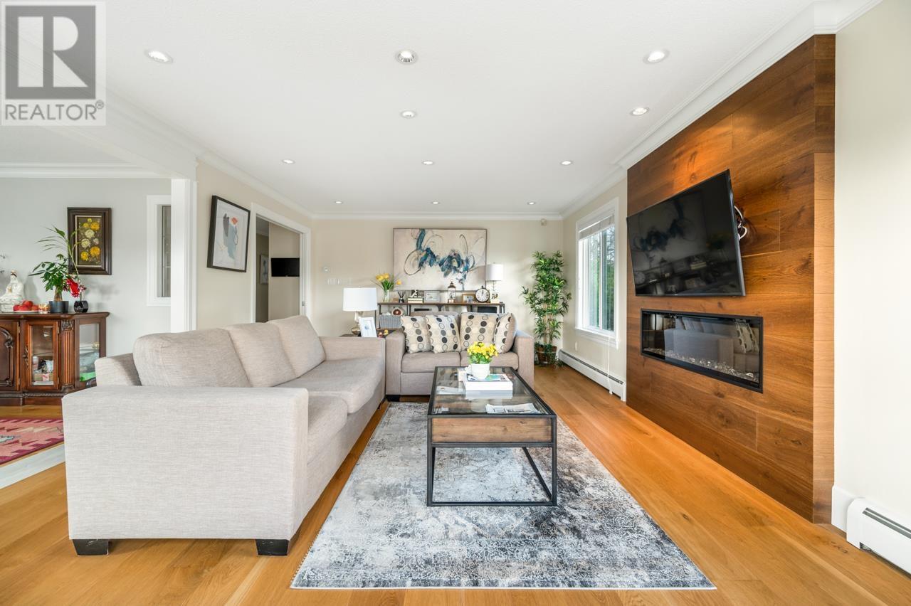 5905 Earles St, Vancouver, BC V5R 3S7