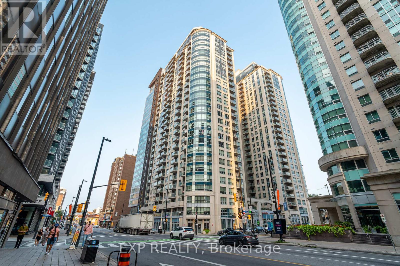 2606 242 Rideau St, Ottawa, ON K1N 0B7