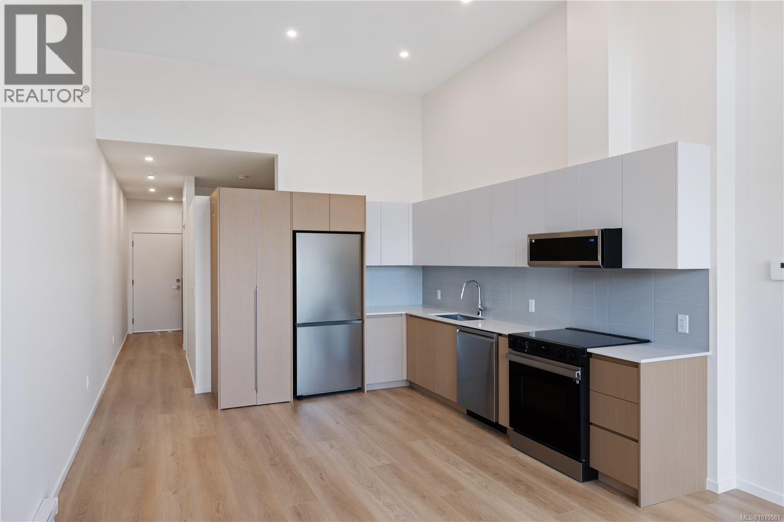 2374 Oakville Ave Unit 203 Ave, Sidney, BC V8L 1V5