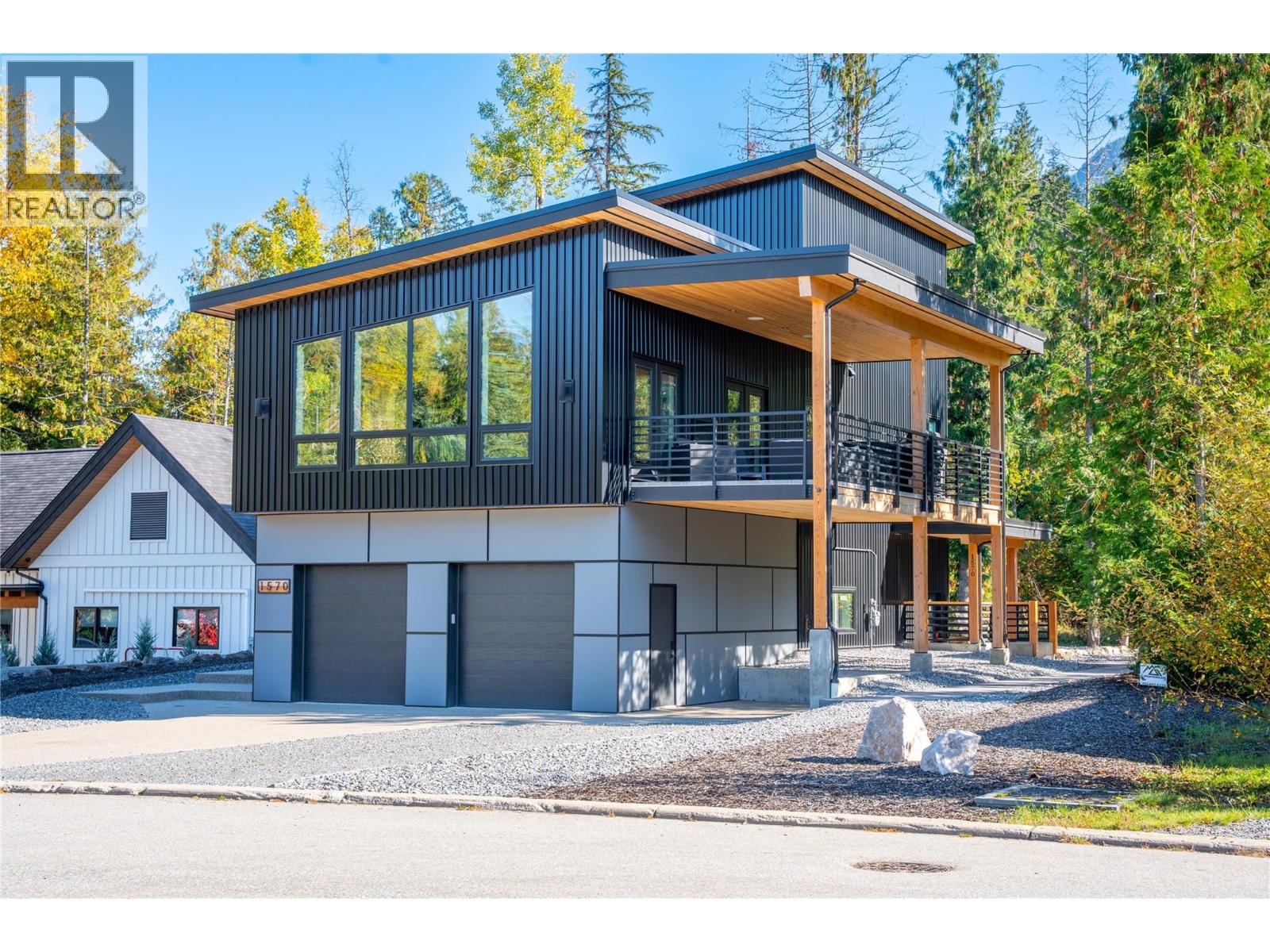 1570 Hiob Rd, Revelstoke, BC V0E 2S1