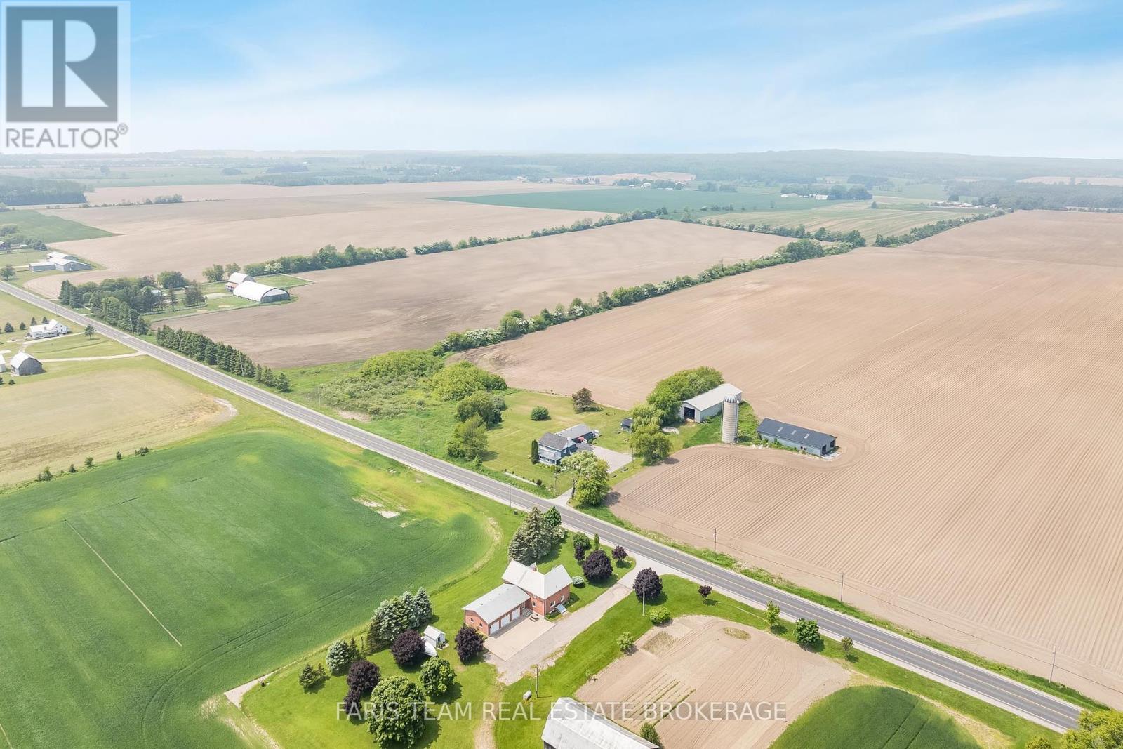 160 Lafontaine Rd W, Tiny, ON L9M 0H1