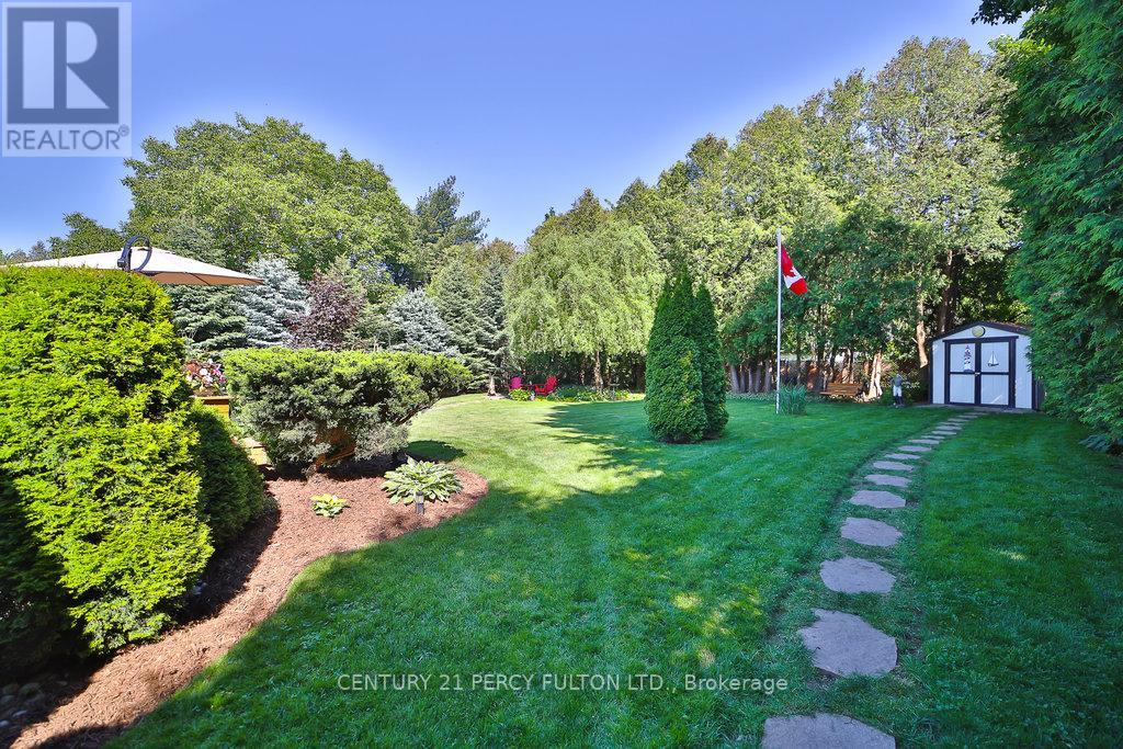 1520 Rebecca St, Oakville, ON L6L 1Z7