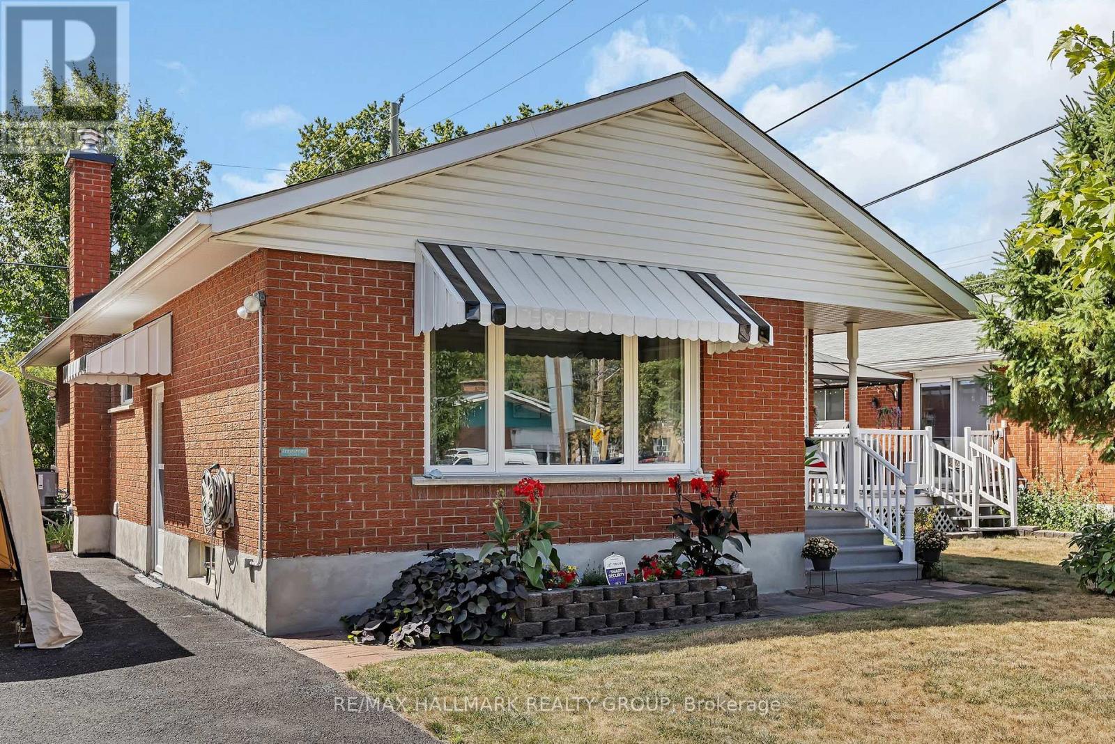 1144 Cobden Rd, Ottawa, ON K2C 2Z3
