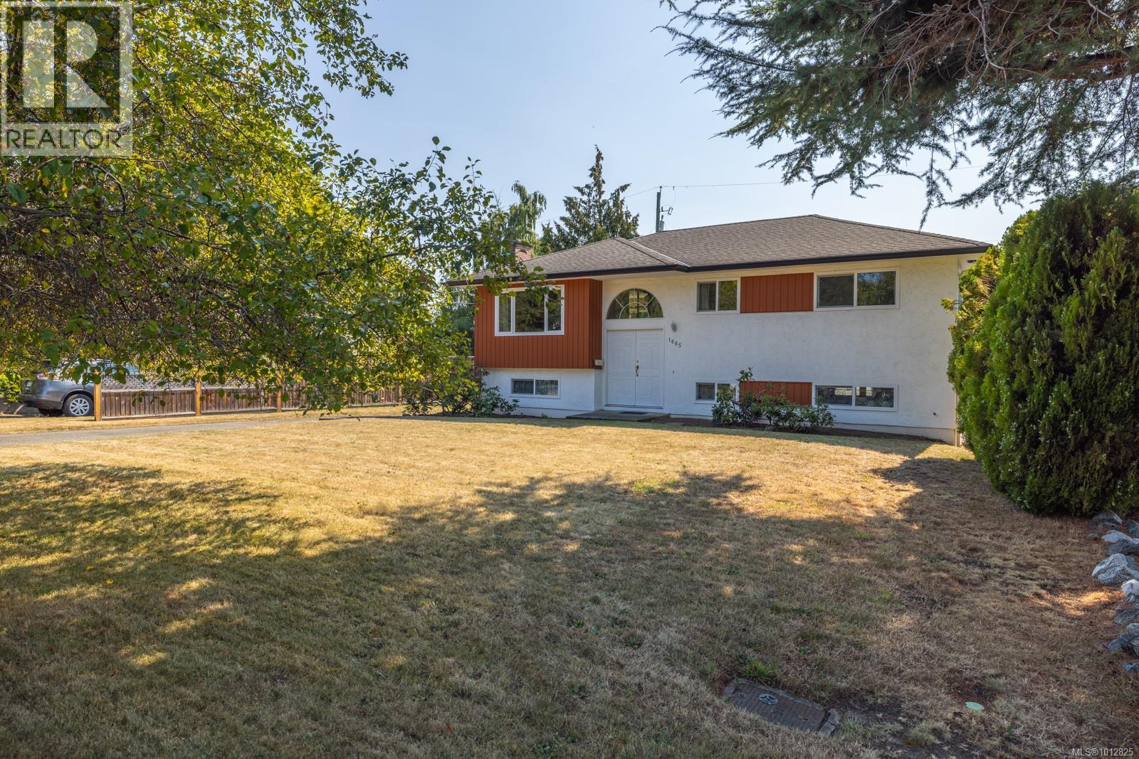 1665 Blair Ave, Saanich, BC V8N 1M6
