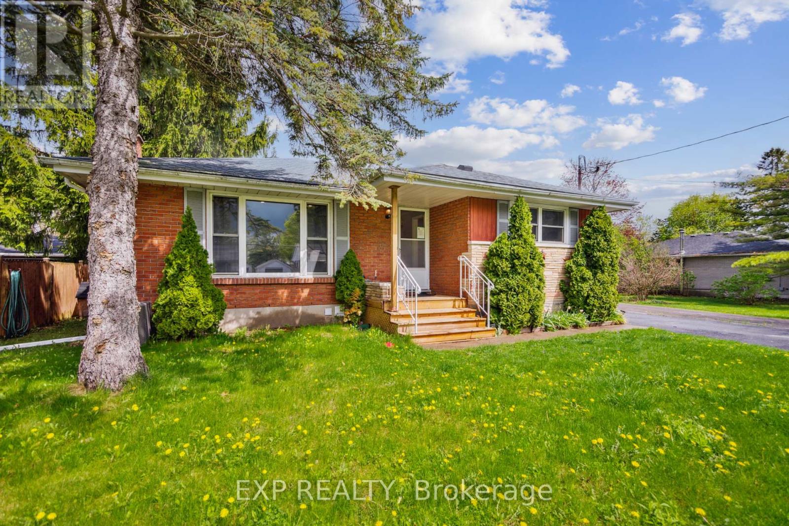 97 Gilbert St, Belleville, ON K8P 3H1